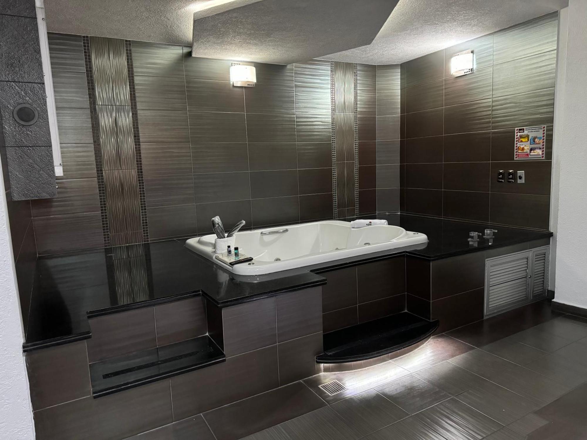 Kuboz Motor Hotel ซาโปปัน ภายนอก รูปภาพ